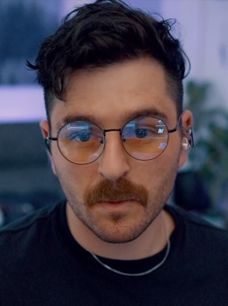 Julien gaming setup profile photo