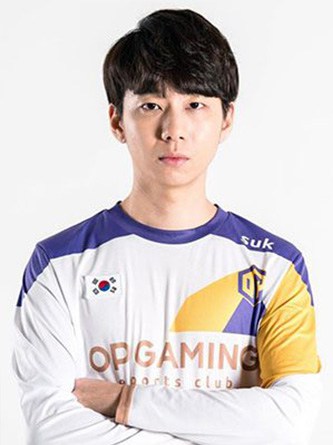 suk gaming setup profile photo